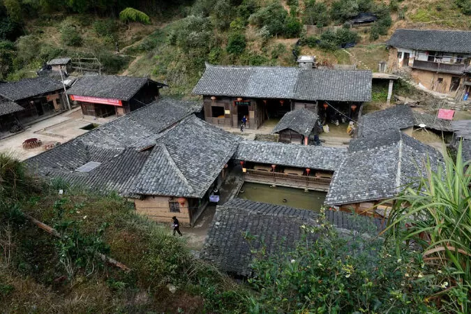 ngôi làng bí ẩn