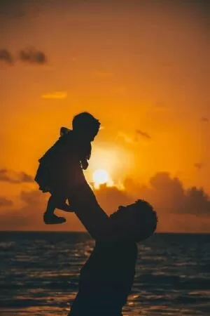 Đoạn văn miêu tả cha của em - mẫu 3