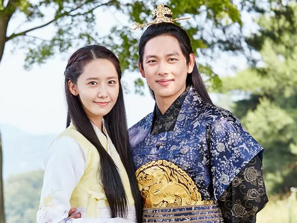 Im Siwan - Bạn diễn trong The King Loves