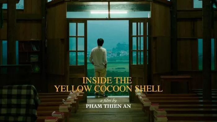Bên Trong Vỏ Kén Vàng