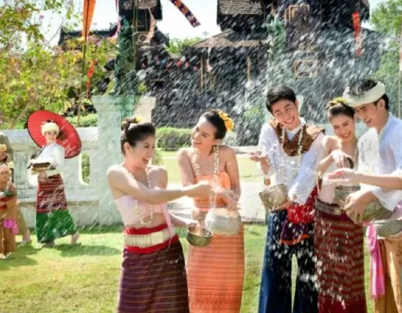 Lễ hội té nước Songkran, Thái Lan