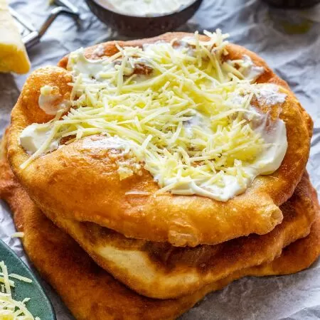 Langos- Bánh mì chiên