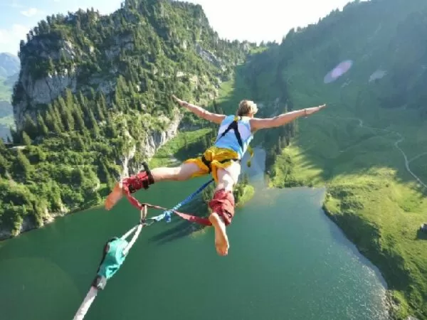Top 10 điểm đến du lịch dành cho các tín đồ mê thể thao mạo hiểm