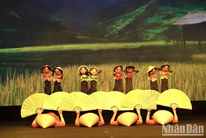 Đoạn văn kể lại buổi diễn múa em đã xem - mẫu 14