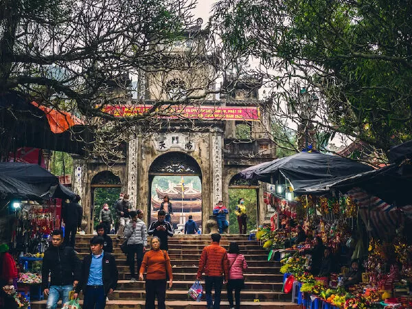 Đoạn văn kể về lễ hội chùa Hương - mẫu 3