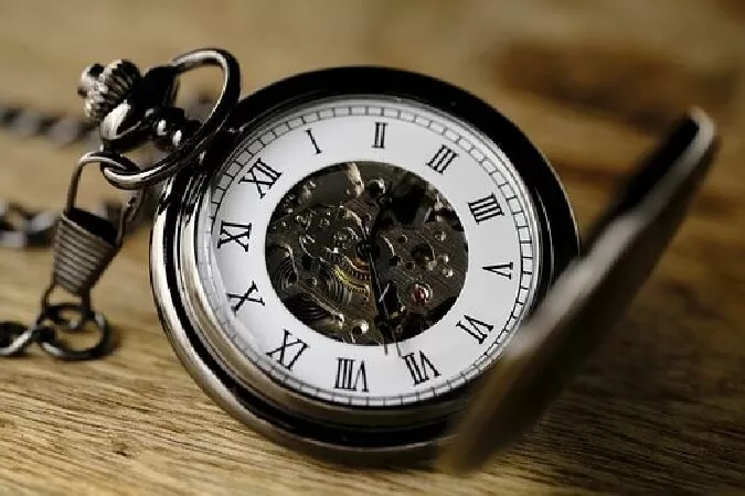 Mẫu 8 - Trong toàn thể vũ trụ này, có lẽ thời gian có sức mạnh hơn cả, là báu vật quý nhất trong cuộc đời con người.