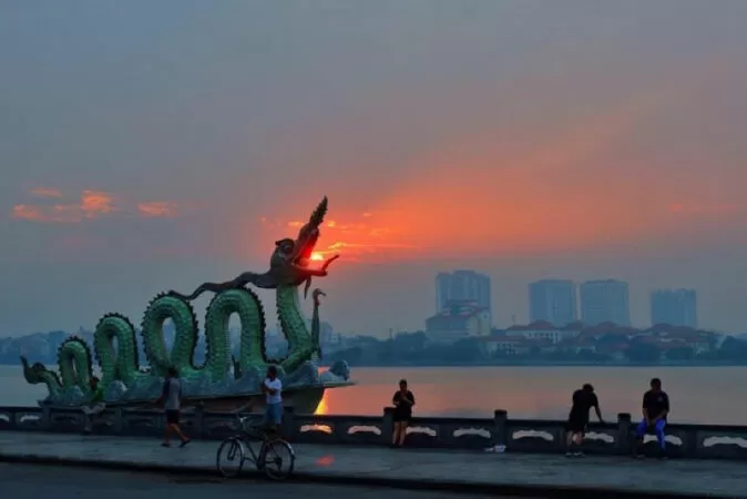 Đôi rồng gốm sứ Hồ Tây