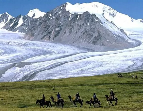 Dãy núi Altai và Công viên Quốc gia Altai Tavan Bogd