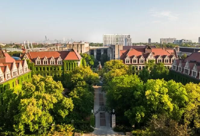 Top 8. University of Chicago (Trường Đại học Chicago)