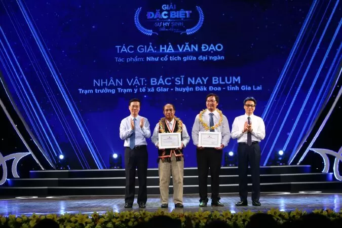 Đoạn văn ngắn bàn luận về sự cống hiến 14