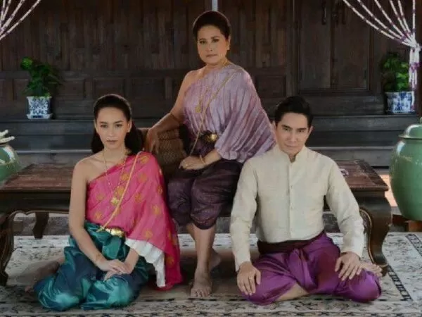 YÊU VÀ HẬN
