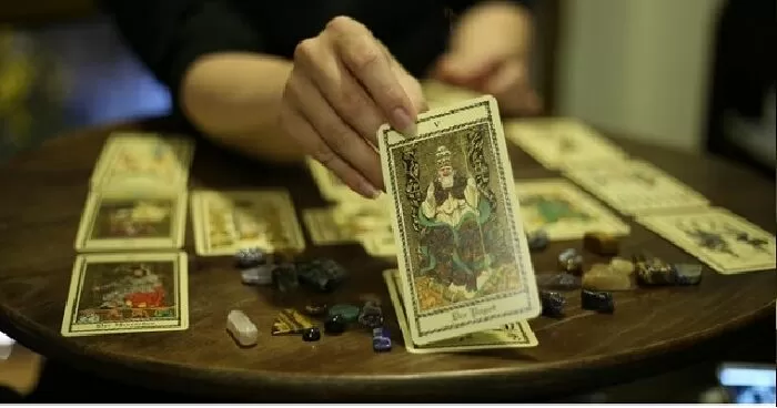 Black Collar Tarot