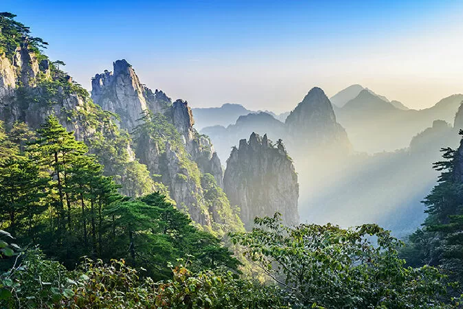 Bài văn mẫu phân tích bài thơ Lai tân - Mẫu số 5