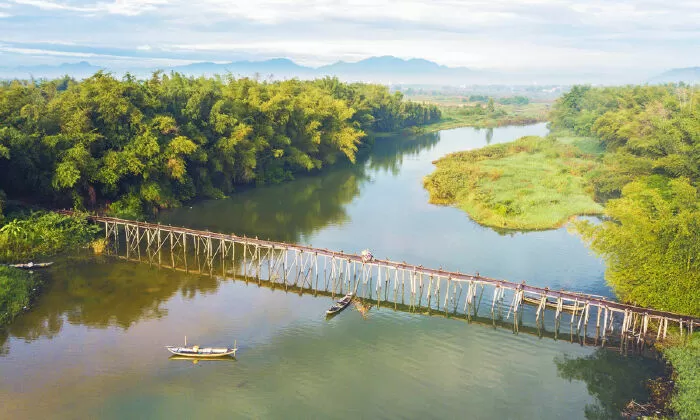 Bài văn mẫu hay phân tích bài thơ Thiên Trường vãn vọng - Mẫu số 8