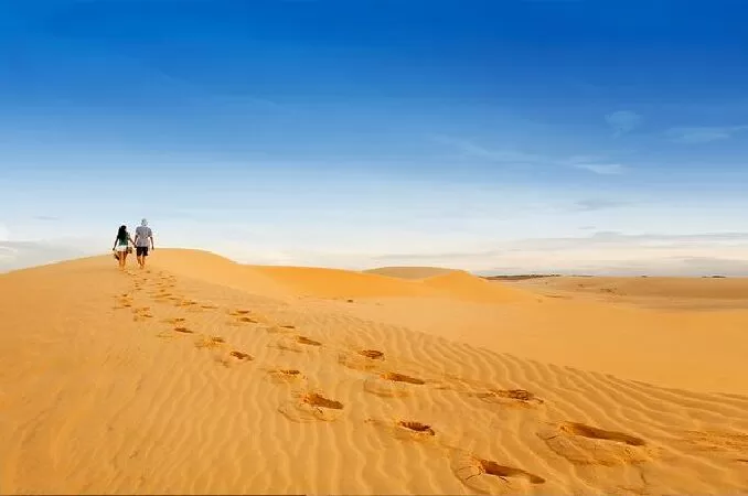 Bài văn hay phân tích Bài ca ngắn đi trên bãi cát - Mẫu số 10