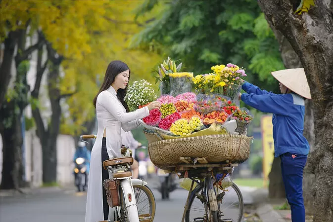 Bài văn phân tích nhân vật cô Hiền trong Một người Hà Nội - Mẫu số 2