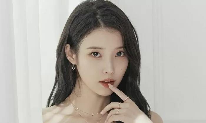 IU