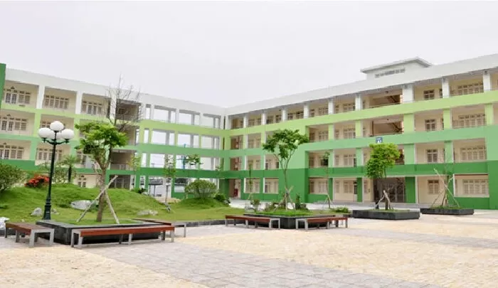 Trường THPT chuyên Nguyễn Huệ - Hà Đông