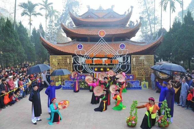 Lễ hội Chùa Hương - Cầu sự bình an và may mắn