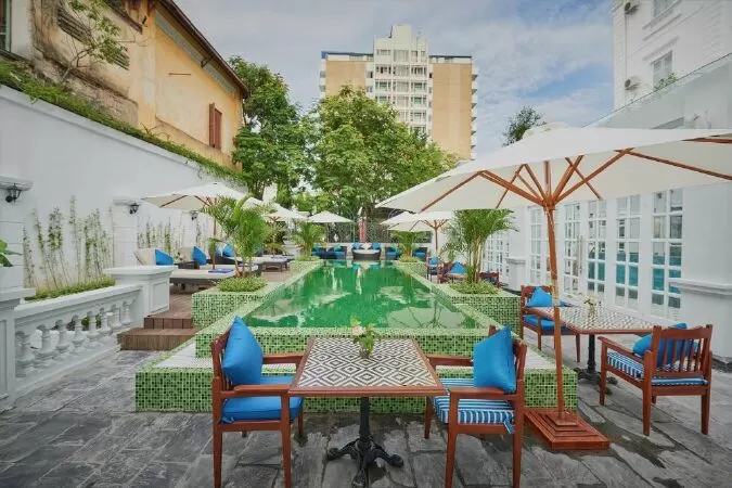 Manoir Des Arts Hotel