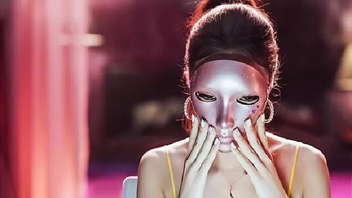 Mask Girl (tựa Việt: Cô gái mang mặt nạ)