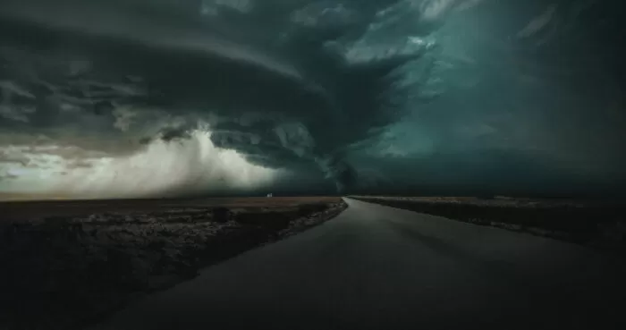 The Twister: Caught in the Storm (Lốc xoáy: Kẹt trong tâm bão)