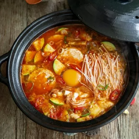 Đậu phụ hầm cay - Soondubu Jjigae