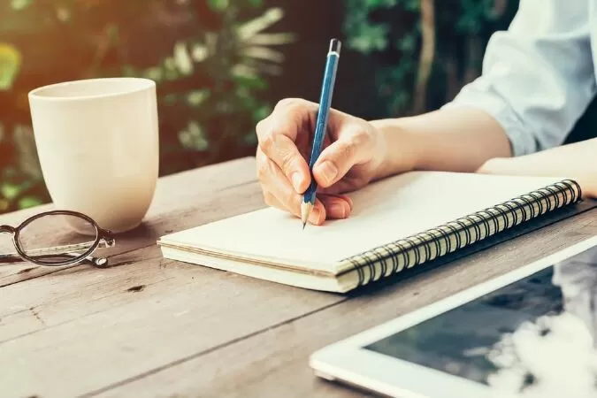 Lời khuyên: người lớn tuổi hay bạn cùng trang lứa?