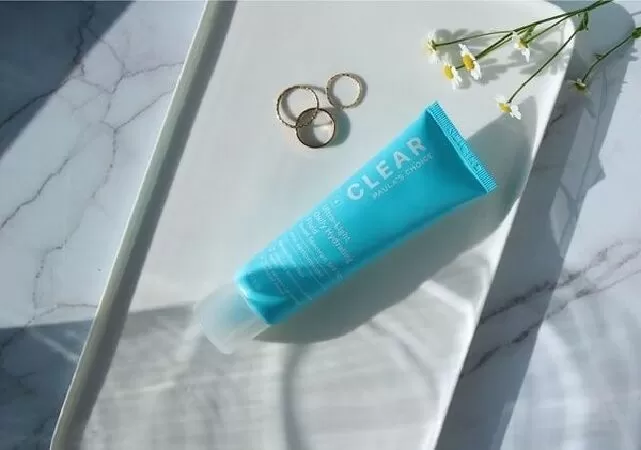 Paula’s Choice – Clear Ultra-Light Daily Hydrating Fluid SPF 30