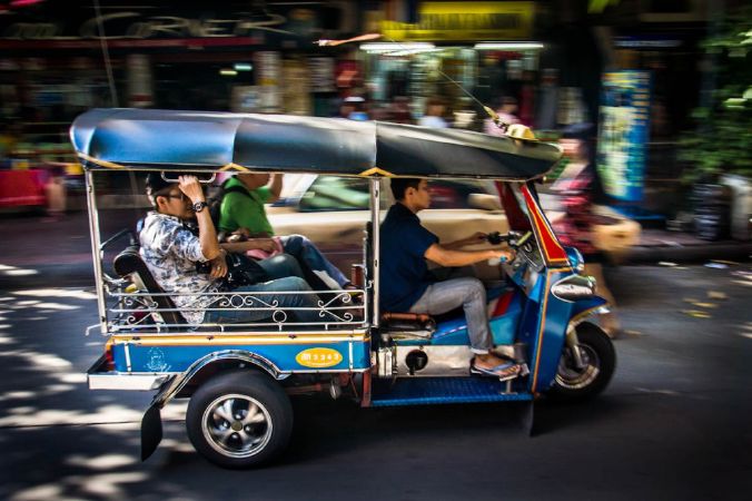 Do not wear shirts when driving is illegal