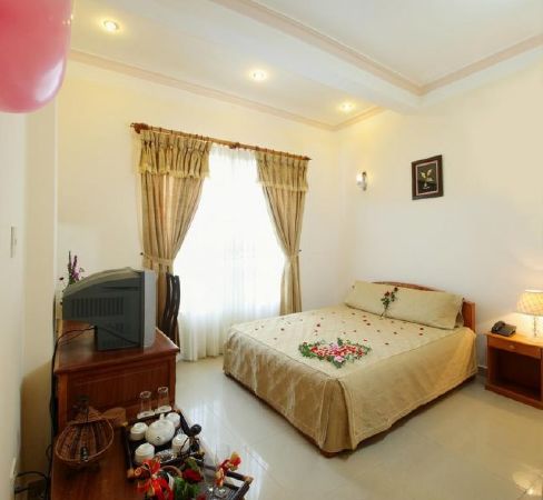 Gold Night Hotel