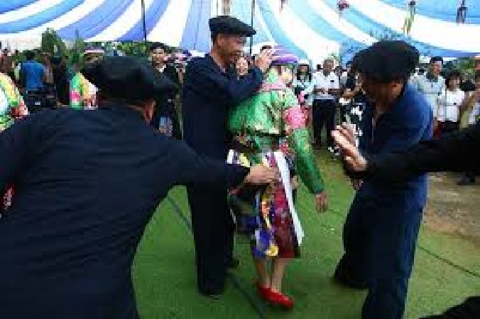 Spanking of the HMông