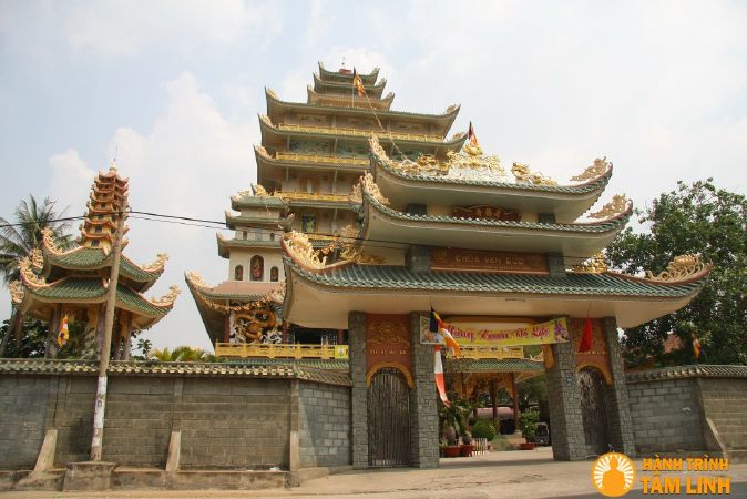 Van Duc Pagoda