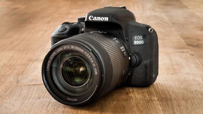 CANON 800D