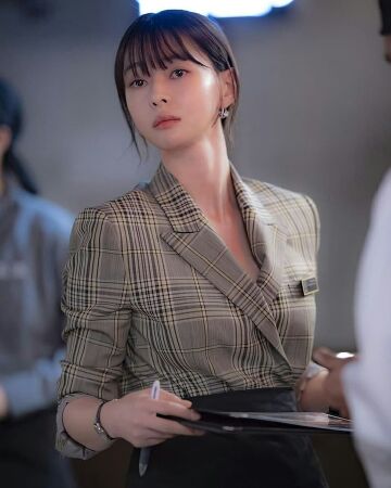 NARA (HELLO VENUS)