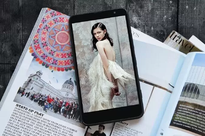 Photo realistic iPhone Mock-up